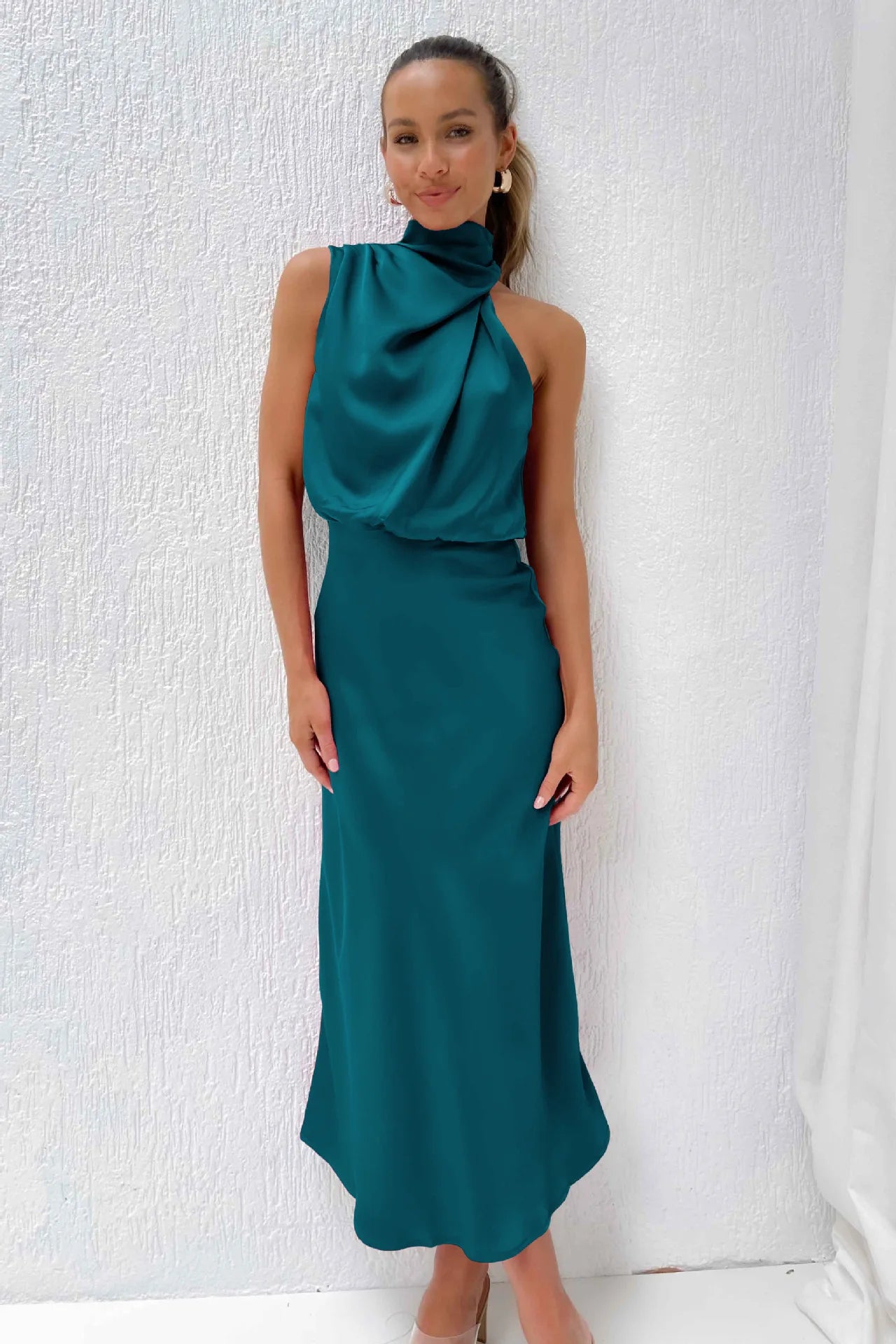 Elegant And Delicate Dresses For Women'S Weddings, Dinners, And Cocktail Parties. Elegant Women'S Fashionable Party Dresses
