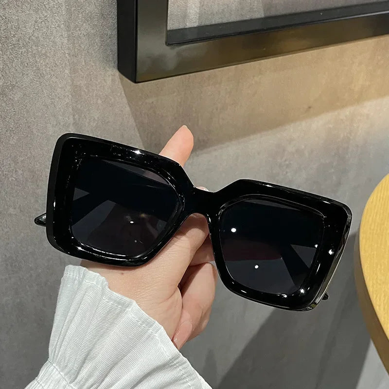 Fashion Vintage Large Frame Sunglasses Trendy Black Sunglasses for Men Women's Shades Sunglasses Travel UV400 Eye Protection